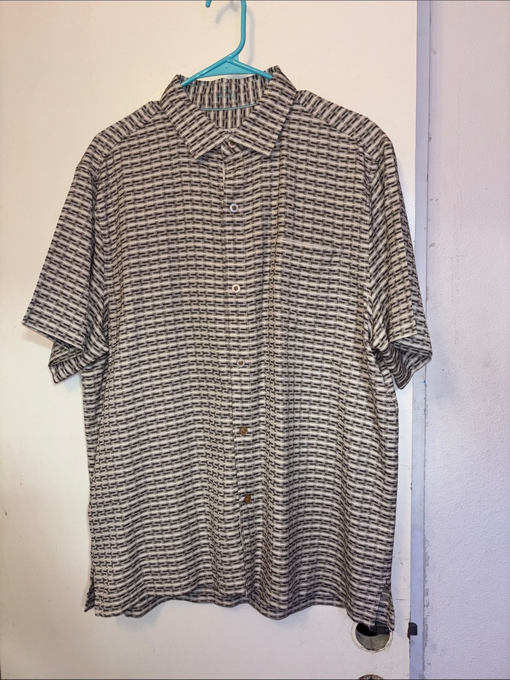 Tommy Bahama Black and White Patterned Short Sleeve Button-Up Shirt